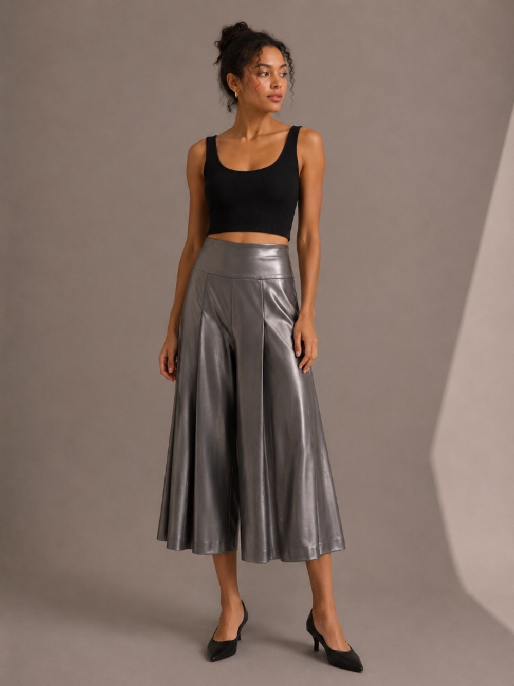 PIER ANTONIO GASPARI Silver-grey faux leathertrousers with a high waist, elegant